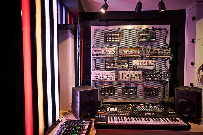 2022-GPX-Roland-London-Store-Synth-Alcove-700.jpg