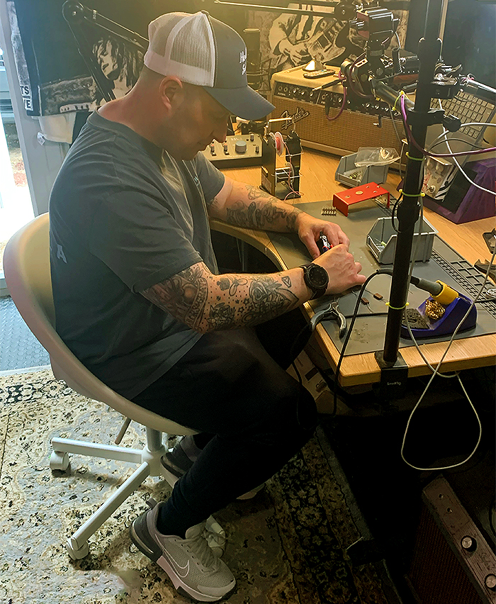 2025-GPX-HSE-Building-the-B(-Treble-Booster-700.jpg 2025-GPX-HSE-Building-the-B(-Treble-Booster-700.jpg