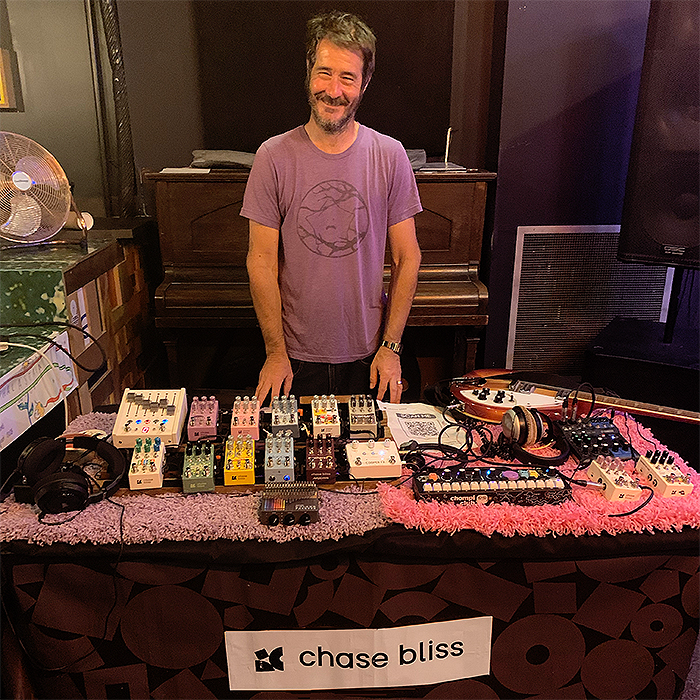 2025-GPX-Glashow-Chase-Bliss-Stand-700.jpg 2025-GPX-Glashow-Chase-Bliss-Stand-700.jpg